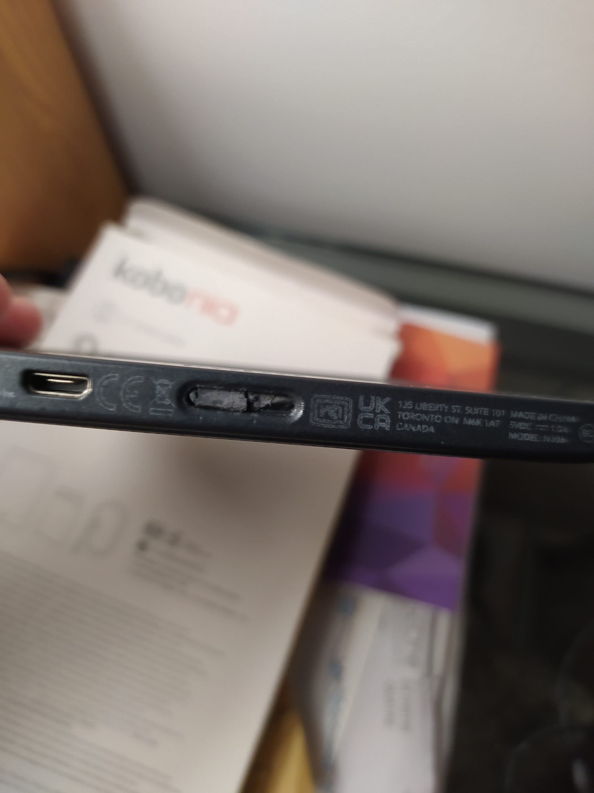 Réparation du bouton marche/arrêt d’une liseuse Kobo Nia par micro-soudure chez Smartdoctor.fr